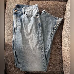 Gap High Rise Straight Leg Jean. HiRise. Slit at ankles. NWOT. Never worn!!